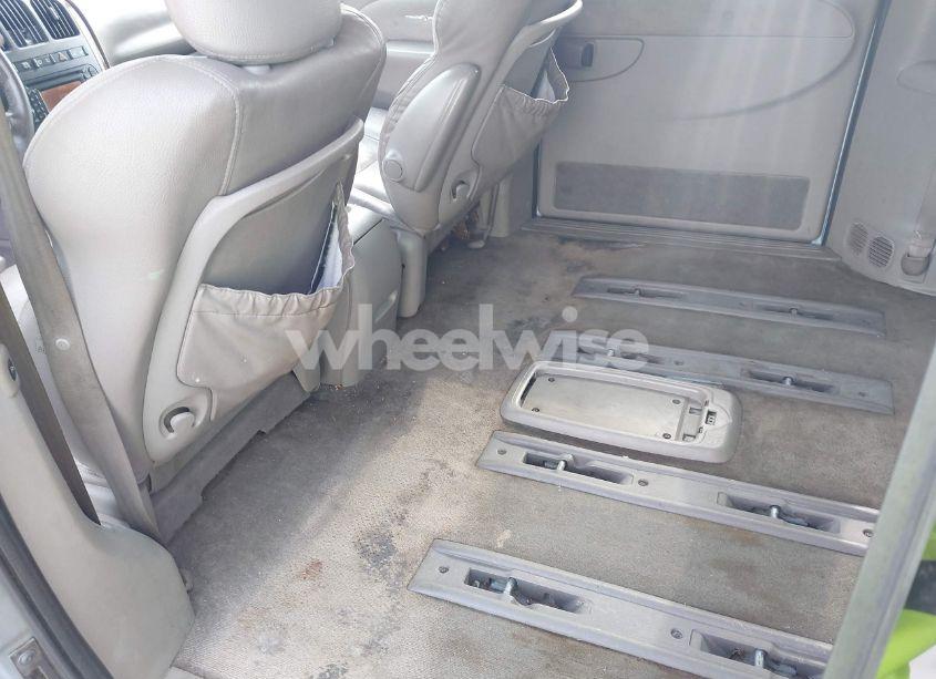 Photo 8 of 2003 Chrysler Town & COUNTRY LIMITED (VIN 2C8GP64L23R202901)