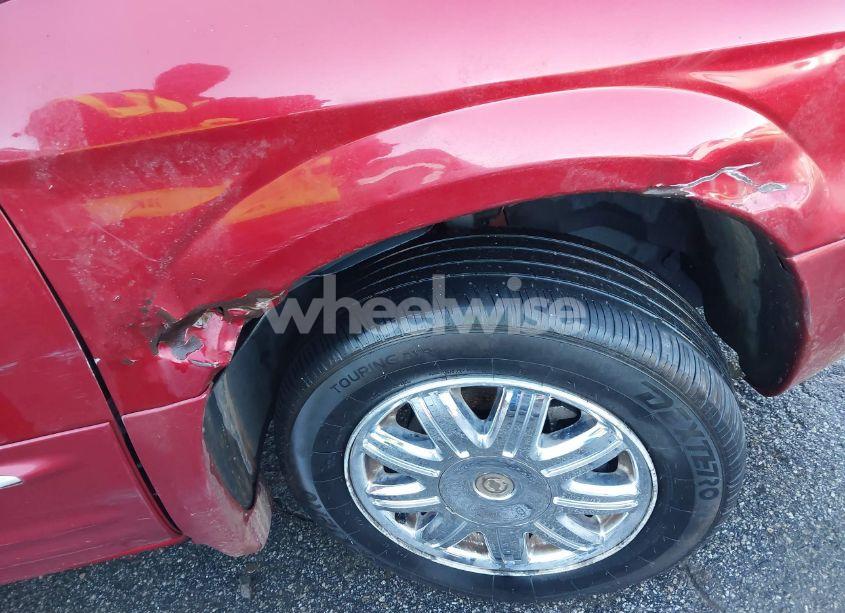 Photo 13 of 2004 Chrysler Town & COUNTRY LIMITED (VIN 2C8GP64L24R521331)