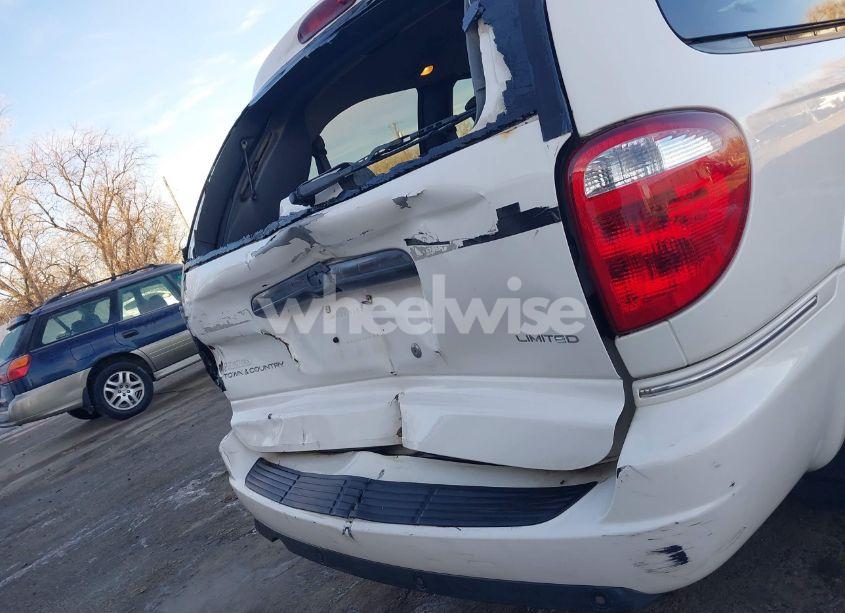 Photo 18 of 2005 Chrysler Town & COUNTRY LIMITED (VIN 2C8GP64L25R161995)