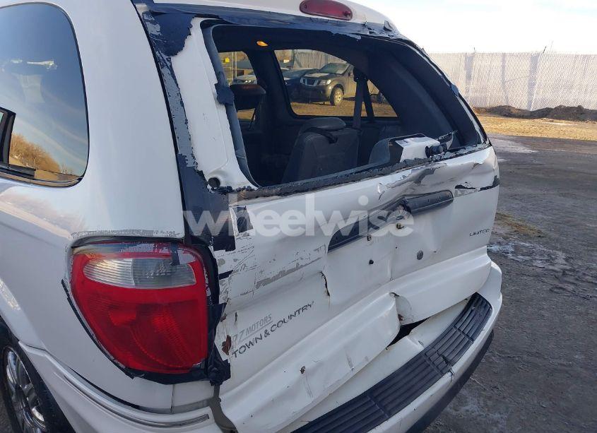 Photo 6 of 2005 Chrysler Town & COUNTRY LIMITED (VIN 2C8GP64L25R161995)