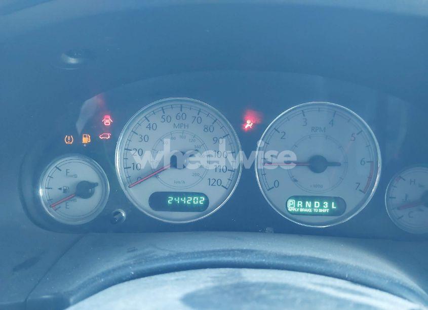 Photo 7 of 2005 Chrysler Town & COUNTRY LIMITED (VIN 2C8GP64L25R161995)