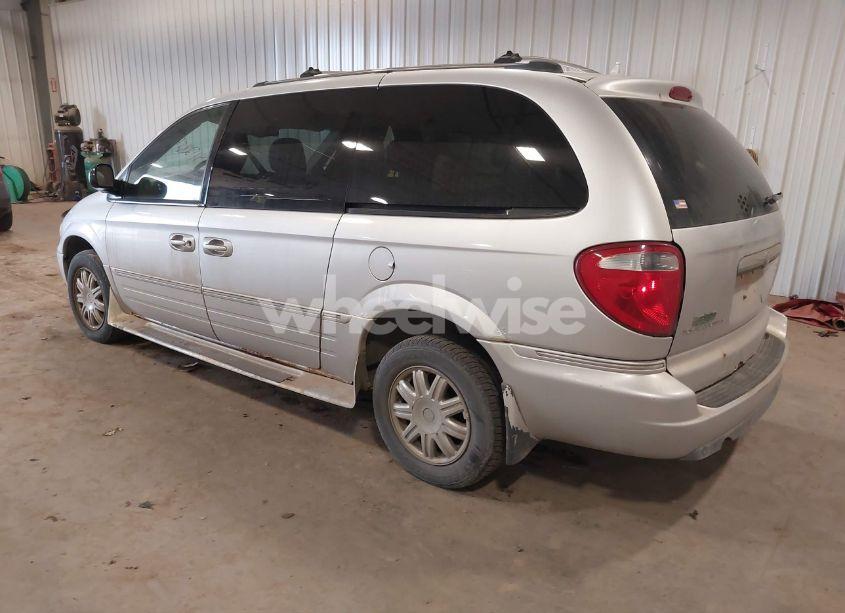 Photo 3 of 2005 Chrysler Town & COUNTRY LIMITED (VIN 2C8GP64L25R304363)