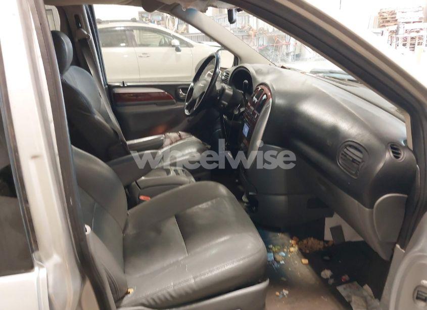 Photo 5 of 2005 Chrysler Town & COUNTRY LIMITED (VIN 2C8GP64L25R304363)