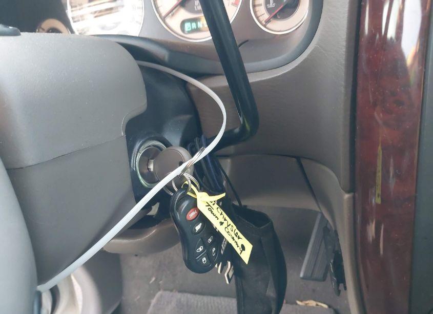 Photo 11 of 2001 Chrysler Town & COUNTRY LIMITED (VIN 2C8GP64L31R374531)