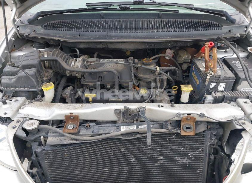 Photo 10 of 2002 Chrysler Town & COUNTRY LIMITED (VIN 2C8GP64L32R797370)