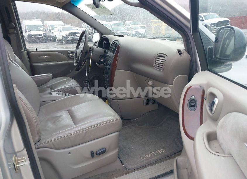 Photo 5 of 2002 Chrysler Town & COUNTRY LIMITED (VIN 2C8GP64L32R797370)