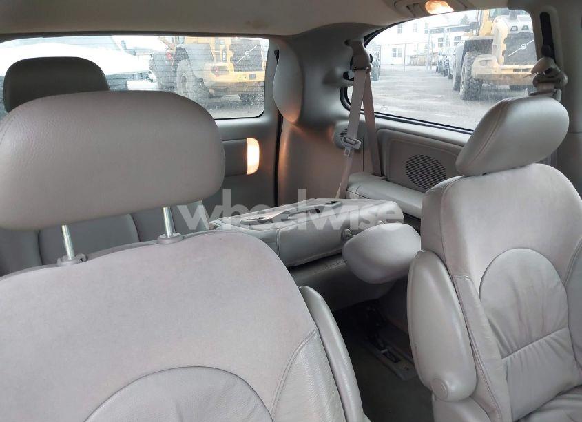 Photo 8 of 2002 Chrysler Town & COUNTRY LIMITED (VIN 2C8GP64L32R797370)