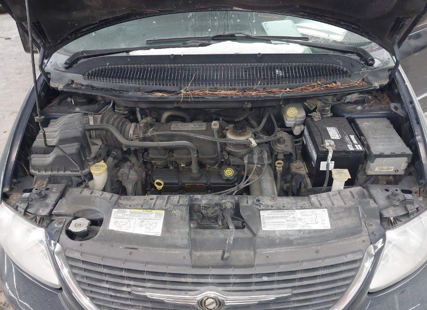 Photo 10 of 2004 Chrysler Town & COUNTRY LIMITED (VIN 2C8GP64L34R620384)