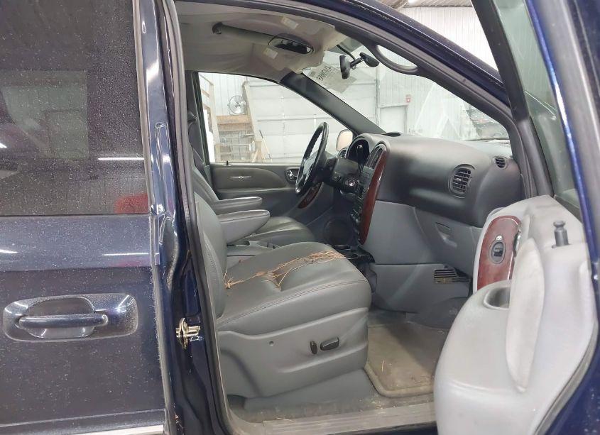 Photo 5 of 2004 Chrysler Town & COUNTRY LIMITED (VIN 2C8GP64L34R620384)