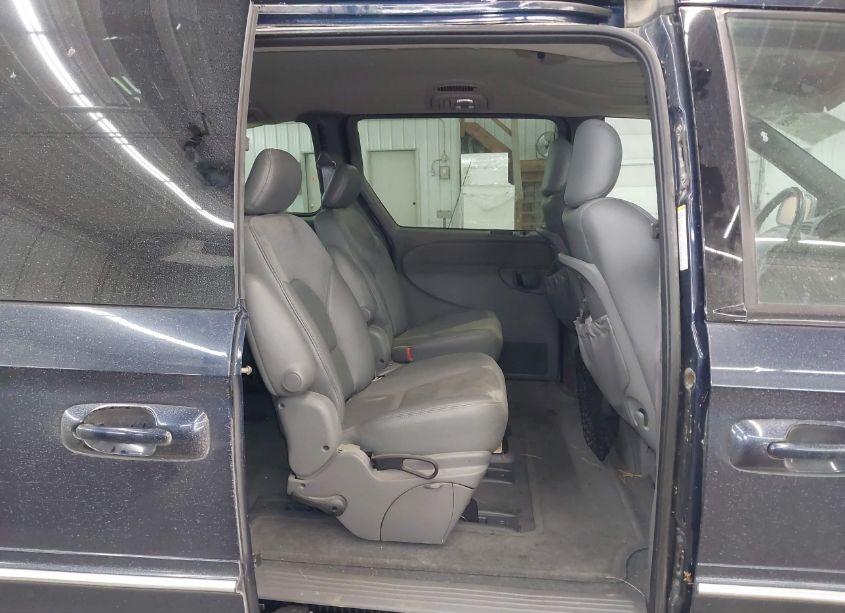 Photo 8 of 2004 Chrysler Town & COUNTRY LIMITED (VIN 2C8GP64L34R620384)