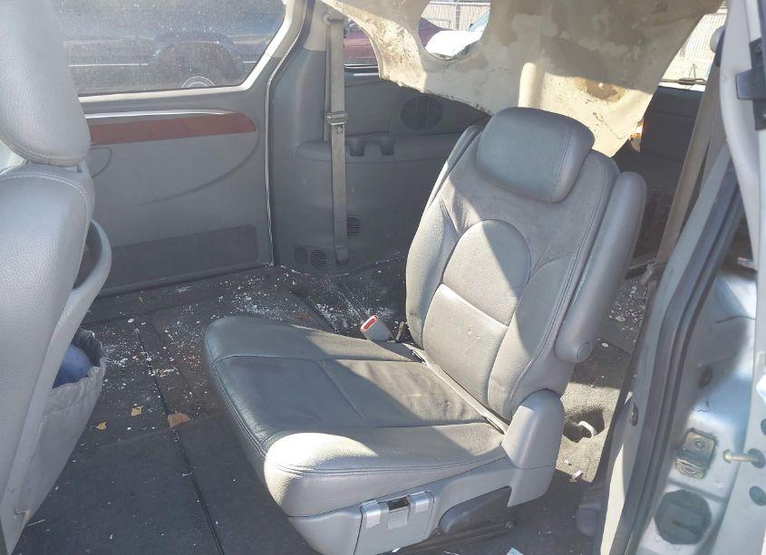 Photo 8 of 2005 Chrysler Town & COUNTRY LIMITED (VIN 2C8GP64L35R277755)