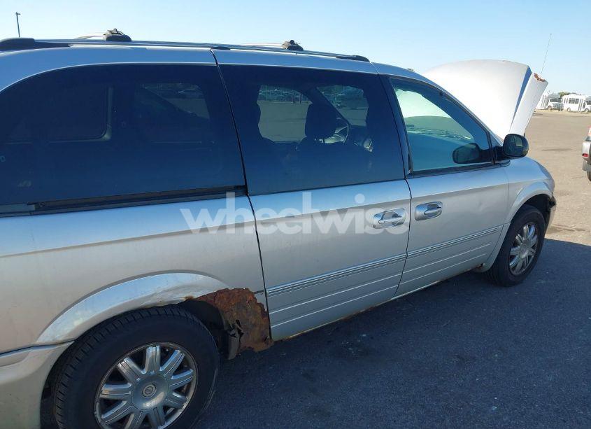 Photo 12 of 2005 Chrysler Town & COUNTRY LIMITED (VIN 2C8GP64L45R167099)