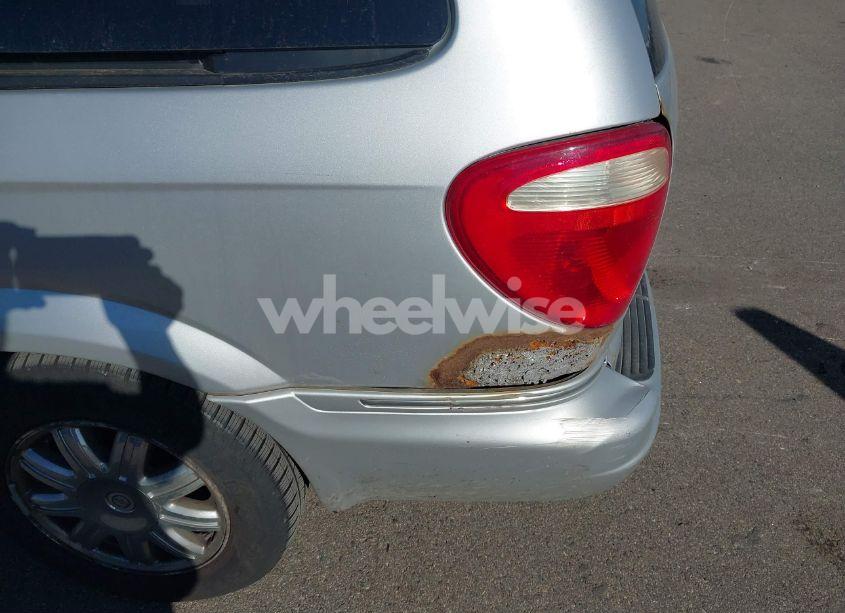 Photo 6 of 2005 Chrysler Town & COUNTRY LIMITED (VIN 2C8GP64L45R167099)