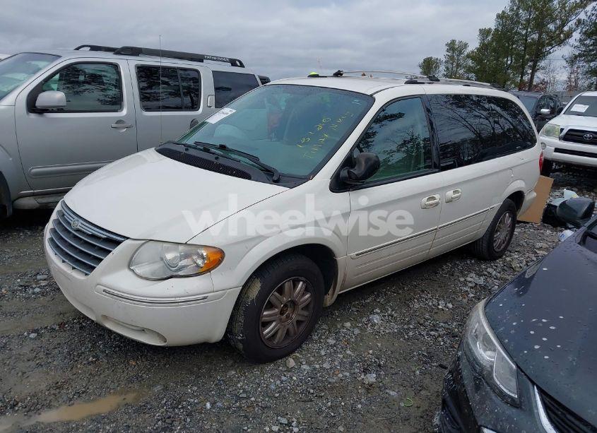Photo 2 of 2005 Chrysler Town & COUNTRY LIMITED (VIN 2C8GP64L45R187210)