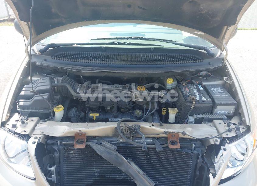 Photo 10 of 2002 Chrysler Town & COUNTRY LIMITED (VIN 2C8GP64L62R720105)