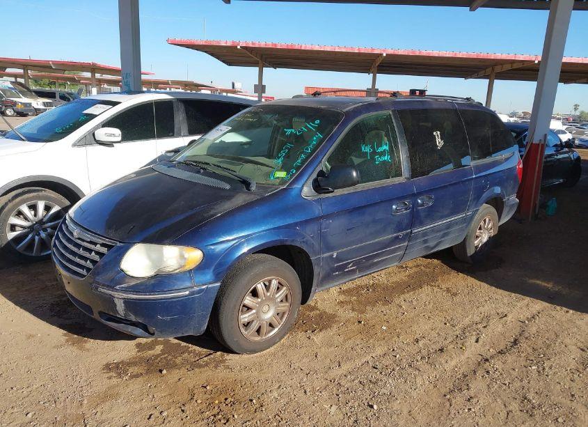 Photo 2 of 2005 Chrysler Town & COUNTRY LIMITED (VIN 2C8GP64L65R365571)