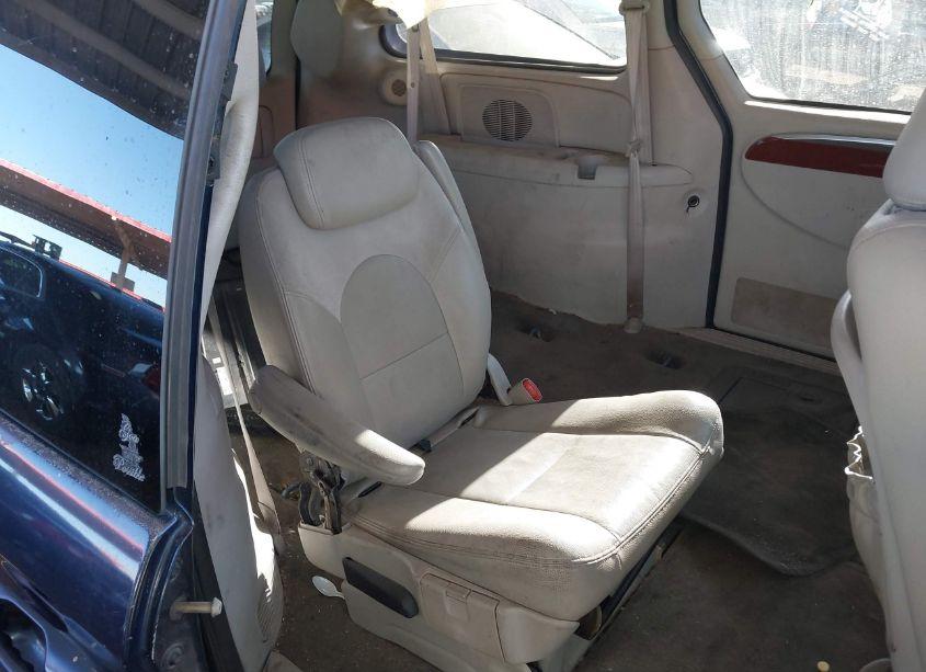 Photo 8 of 2005 Chrysler Town & COUNTRY LIMITED (VIN 2C8GP64L65R365571)