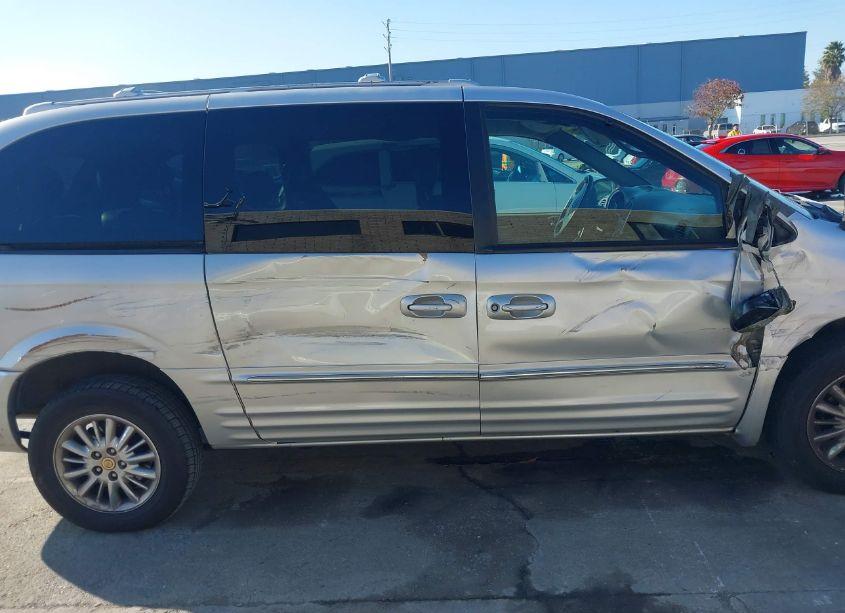 Photo 13 of 2002 Chrysler Town & COUNTRY LIMITED (VIN 2C8GP64L72R779938)