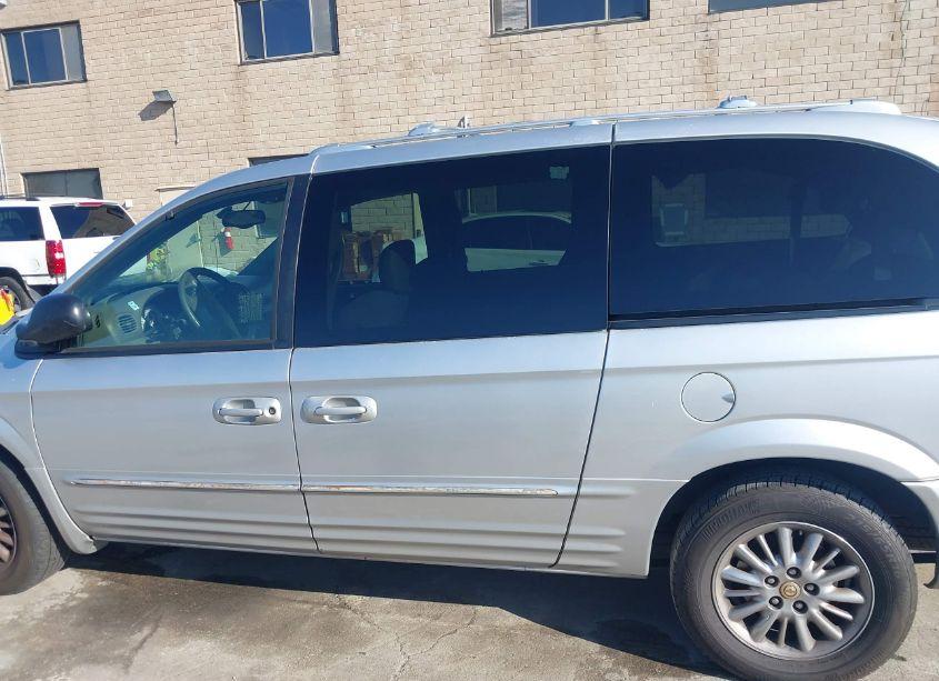 Photo 14 of 2002 Chrysler Town & COUNTRY LIMITED (VIN 2C8GP64L72R779938)