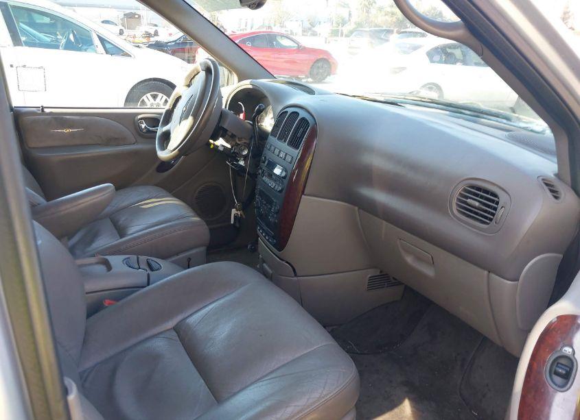 Photo 5 of 2002 Chrysler Town & COUNTRY LIMITED (VIN 2C8GP64L72R779938)