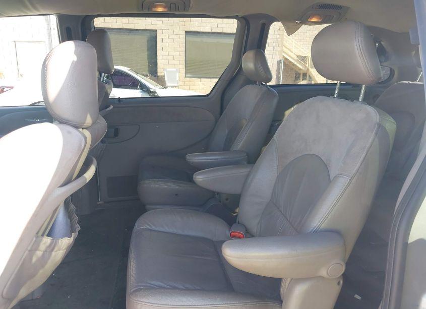 Photo 8 of 2002 Chrysler Town & COUNTRY LIMITED (VIN 2C8GP64L72R779938)