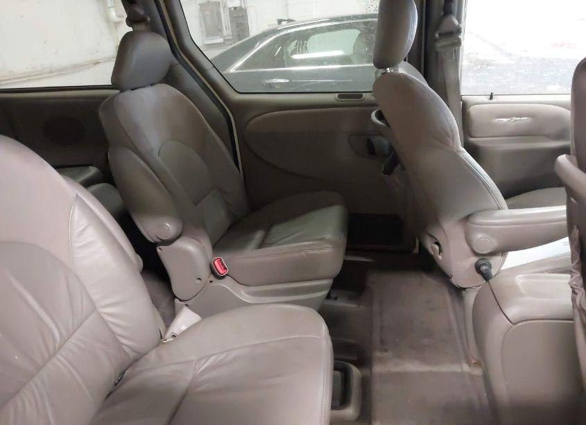 Photo 8 of 2002 Chrysler Town & COUNTRY LIMITED (VIN 2C8GP64L72R797775)