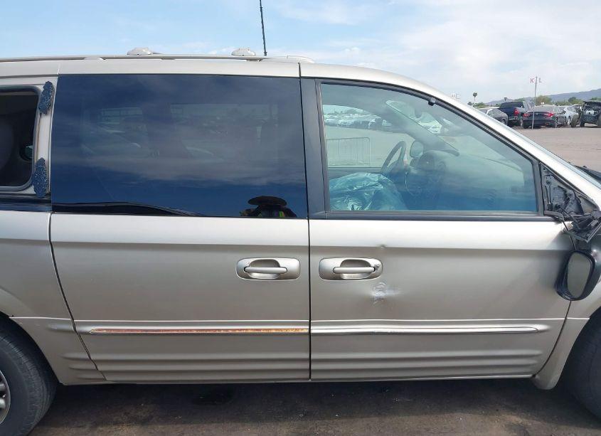 Photo 13 of 2003 Chrysler Town & COUNTRY LIMITED (VIN 2C8GP64L73R143537)