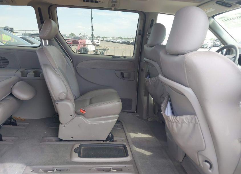 Photo 8 of 2003 Chrysler Town & COUNTRY LIMITED (VIN 2C8GP64L73R143537)