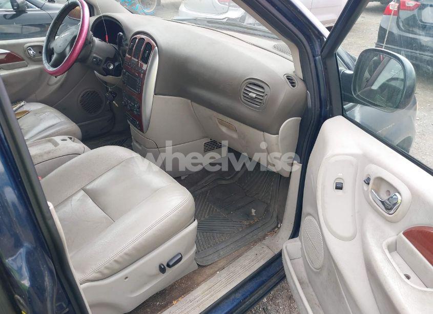 Photo 5 of 2005 Chrysler Town & COUNTRY LIMITED (VIN 2C8GP64L75R365241)