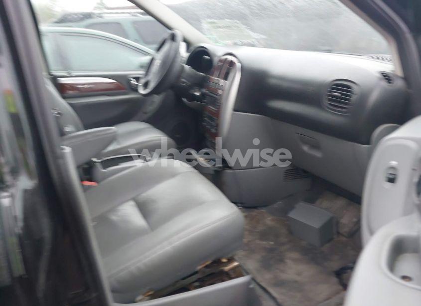 Photo 5 of 2005 Chrysler Town & COUNTRY LIMITED (VIN 2C8GP64L75R392407)