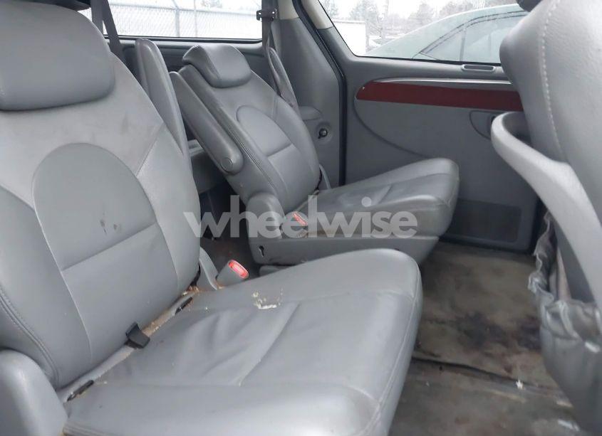 Photo 8 of 2005 Chrysler Town & COUNTRY LIMITED (VIN 2C8GP64L75R392407)