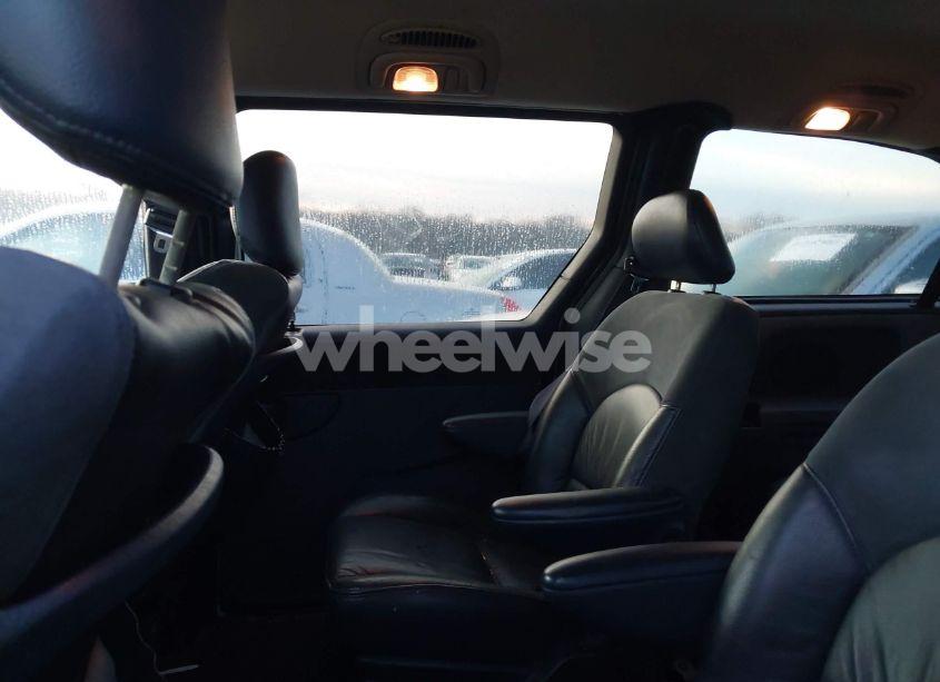 Photo 8 of 2001 Chrysler Town & COUNTRY LIMITED (VIN 2C8GP64L81R183686)