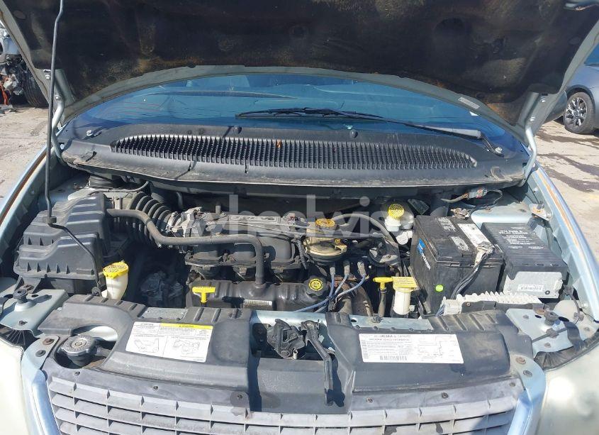 Photo 10 of 2002 Chrysler Town & COUNTRY LIMITED (VIN 2C8GP64L82R617235)