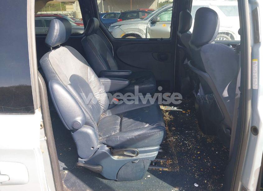 Photo 8 of 2002 Chrysler Town & COUNTRY LIMITED (VIN 2C8GP64L82R617235)