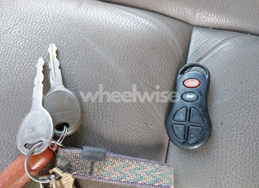 Photo 11 of 2002 Chrysler Town & COUNTRY LIMITED (VIN 2C8GP64L82R797610)