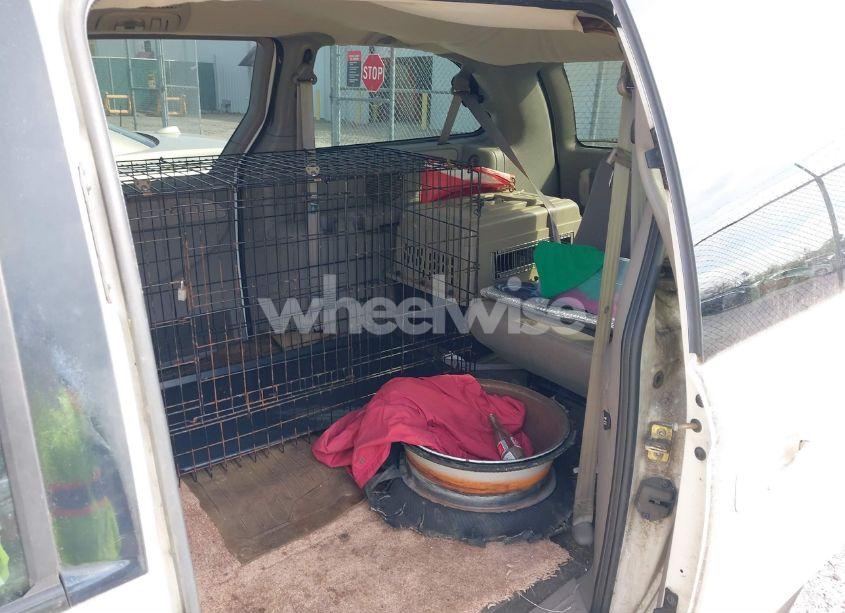 Photo 8 of 2002 Chrysler Town & COUNTRY LIMITED (VIN 2C8GP64L82R797610)