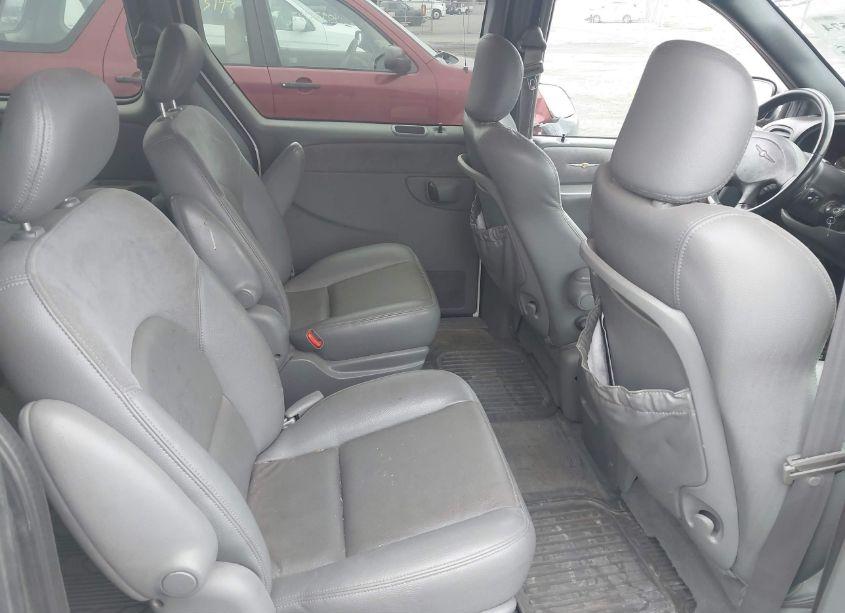 Photo 8 of 2004 Chrysler Town & COUNTRY LIMITED (VIN 2C8GP64L84R517378)