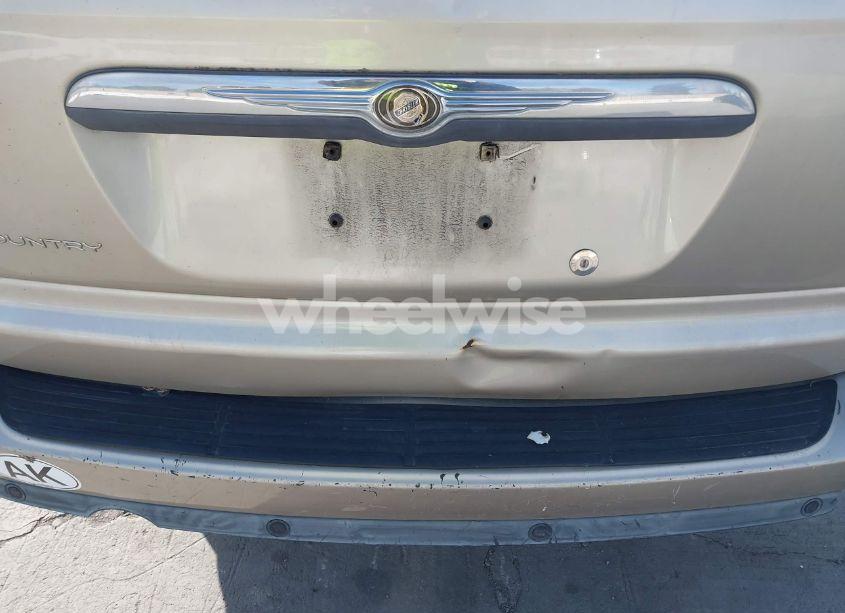 Photo 13 of 2005 Chrysler Town & COUNTRY LIMITED (VIN 2C8GP64L95R365774)