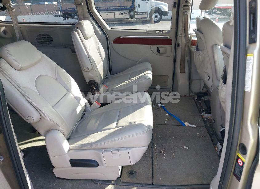 Photo 8 of 2005 Chrysler Town & COUNTRY LIMITED (VIN 2C8GP64L95R365774)