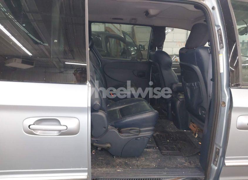 Photo 8 of 2003 Chrysler Town & COUNTRY LIMITED (VIN 2C8GP64LX3R234110)