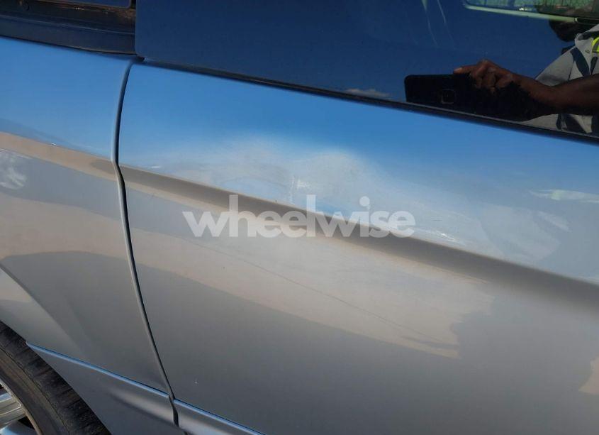 Photo 6 of 2003 Chrysler Town & COUNTRY LIMITED (VIN 2C8GP64LX3R360516)