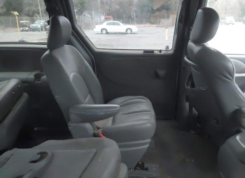 Photo 8 of 2004 Chrysler Town & COUNTRY LIMITED (VIN 2C8GP64LX4R621788)