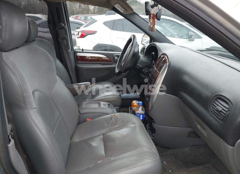 Photo 5 of 2005 Chrysler Town & COUNTRY LIMITED (VIN 2C8GP64LX5R191259)