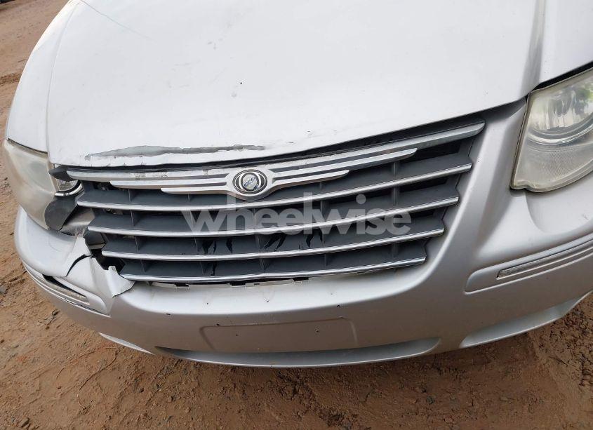 Photo 6 of 2005 Chrysler Town & COUNTRY LIMITED (VIN 2C8GP64LX5R191259)