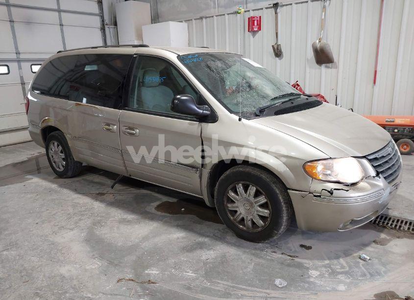 2005 Chrysler Town & COUNTRY LIMITED (VIN 2C8GP64LX5R338616) main photo