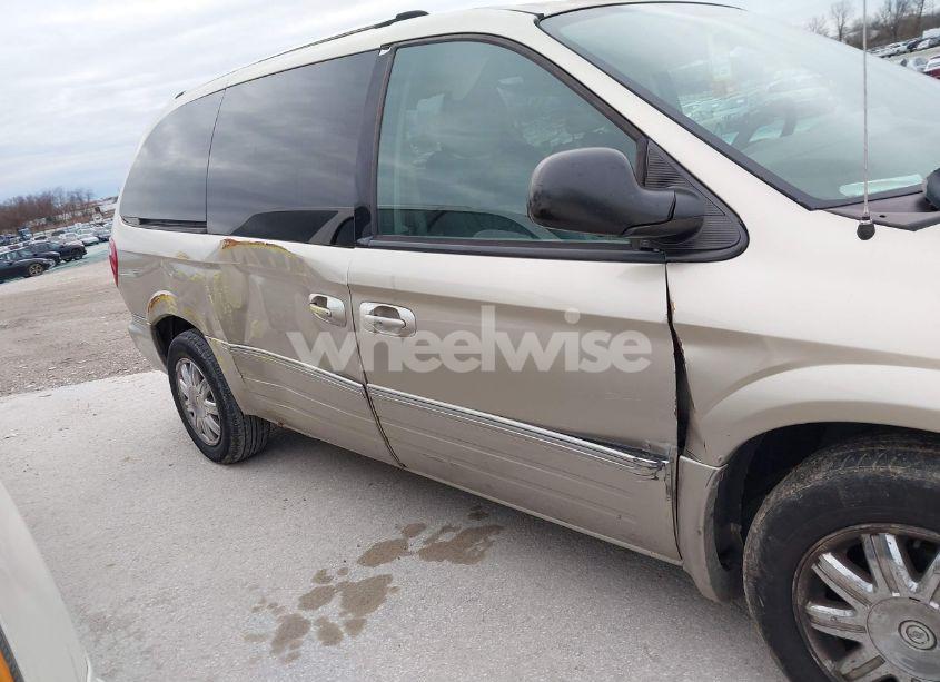 Photo 6 of 2005 Chrysler Town & COUNTRY LIMITED (VIN 2C8GP64LX5R338616)