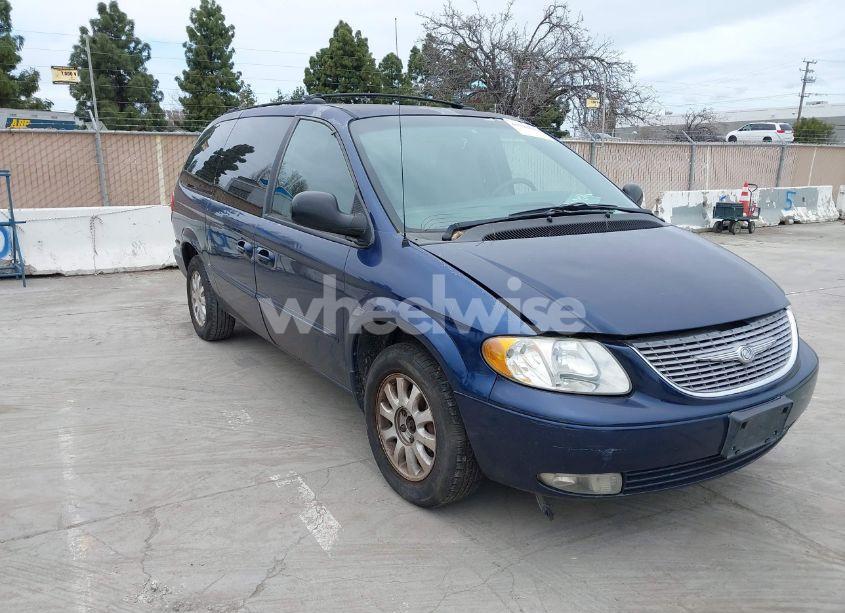 2002 Chrysler Town & COUNTRY EX (VIN 2C8GP74L22R505116) main photo