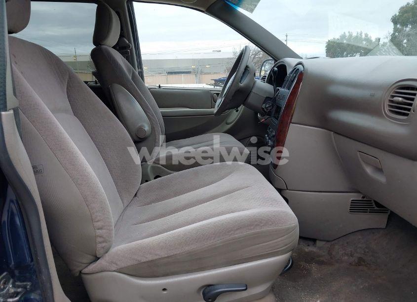 Photo 5 of 2002 Chrysler Town & COUNTRY EX (VIN 2C8GP74L22R505116)