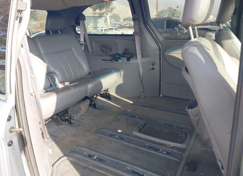 Photo 8 of 2004 Chrysler Town & COUNTRY EX (VIN 2C8GP74L24R579073)