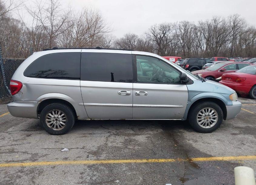 Photo 13 of 2002 Chrysler Town & COUNTRY EX (VIN 2C8GP74L82R707975)
